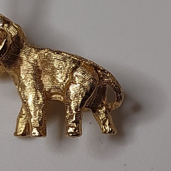 Very Cute Tiny Gold Tone Metal Elephant Pin With Waggling Trunk - Picture 3 of 10
